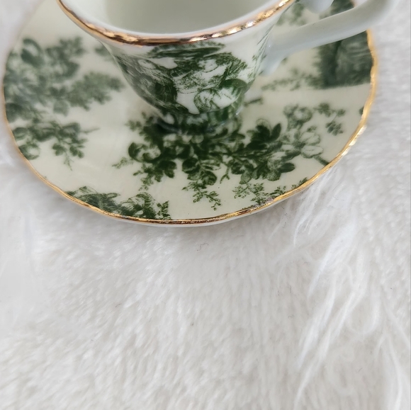 Ivry & green Alice & Wonderland miniture tea cup rare collectible - Picture 2 of 7